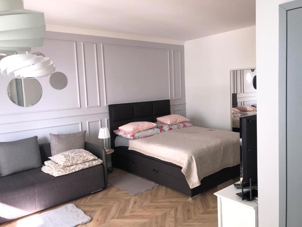 Bellamore Apartment *